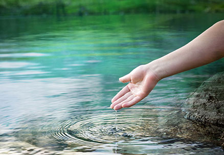 hand and water